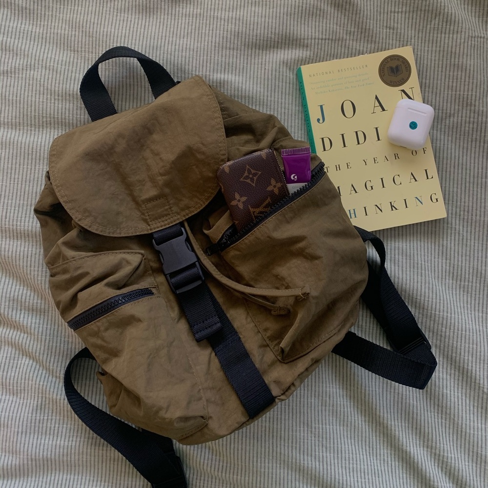 BAGGU Small Sport Backpack in the color Kelp!